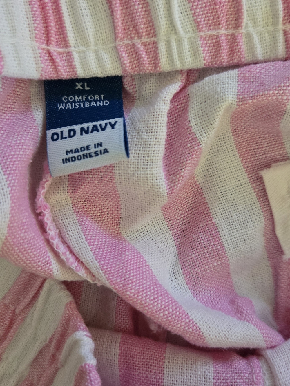 Old Navy Pink and White Striped Women’s Linen Blend Shorts - Picture 2 of 3